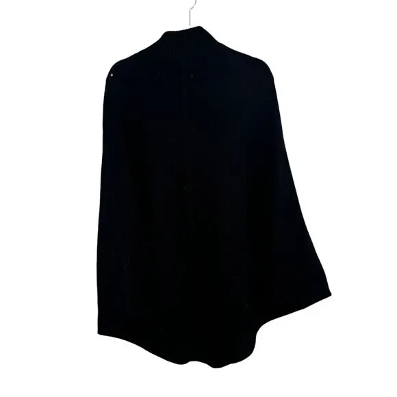 Clothes by Revue Black 100% Wool Sweater Poncho Pockets FLAW Womens Size Medium - Picture 9 of 9